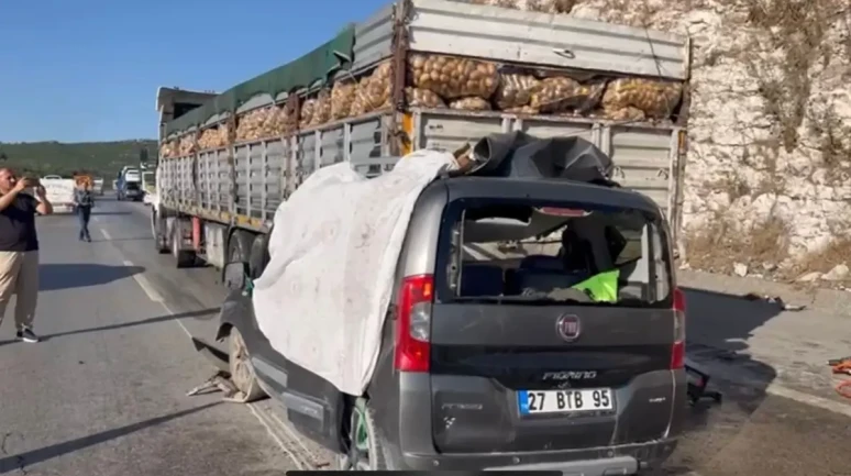 Tarsus'ta Trafik Kazası: Yusuf Şen, Feride Şen, Zekiye Şen, Yasin Şen ve Mahmut Şen Öldü, Zeynep Şen Yaralandı