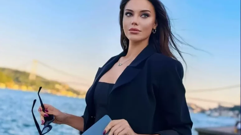 Tuvana Türkay, İtalya sokaklarında cesur tarzıyla dikkat çekiyor!