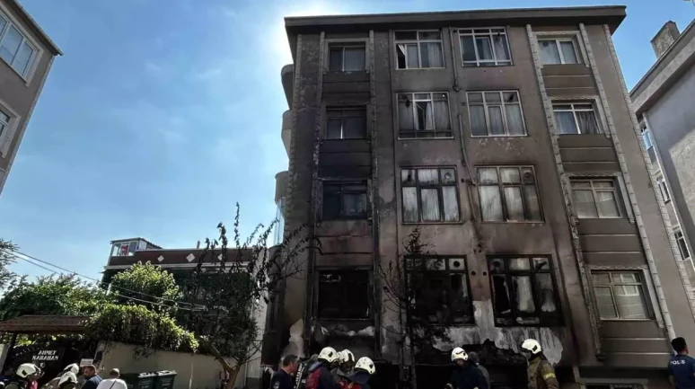 Fatih ilçesinde bulunan bir ilaç deposunda çıkan yangın panik yarattı!