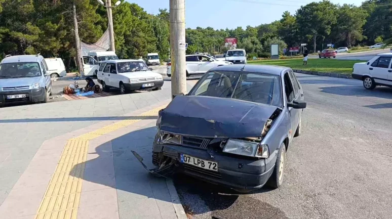 Antalya Manavgat'ta Zincirleme Kaza: 2 Kişi Yaralandı!