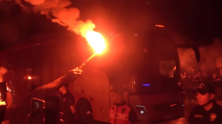 Milliler İspanya Maçı İçin Konya'da: Taraftarlardan Coşkulu Karşılama!