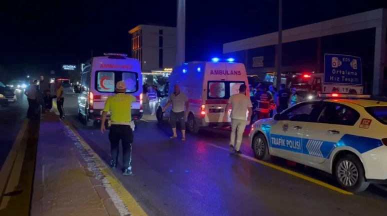 Feci kaza! 3 araç birbirine girdi