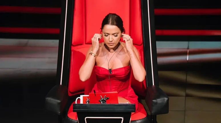 Hadise L'Officiel Türkiye'nin Kapak Yüzü Oldu: Cesur Çekimle Gündemde!
