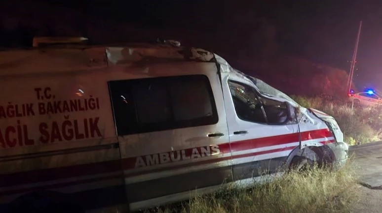 Gümüşhane'de Ambulans Takla Attı: 3 Sağlık Personeli Yaralandı!