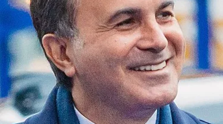 Ömer Çelik Kimdir? Hayatı, Kariyeri ve Siyasi Yolculuğu