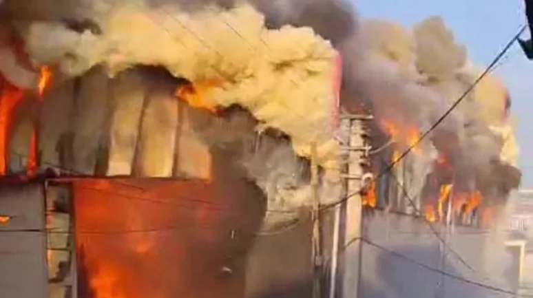 Kocaeli Parfüm Deposu Yangını: 6 Kişi Hayatını Kaybetti. Öl