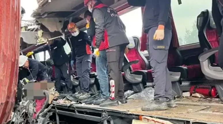 Osmaniye'de Feci Kaza: Otobüs TIR'a Çarptı, 7 Ölü 11 Yaralı. Kazada Ölenlerin İsimleri