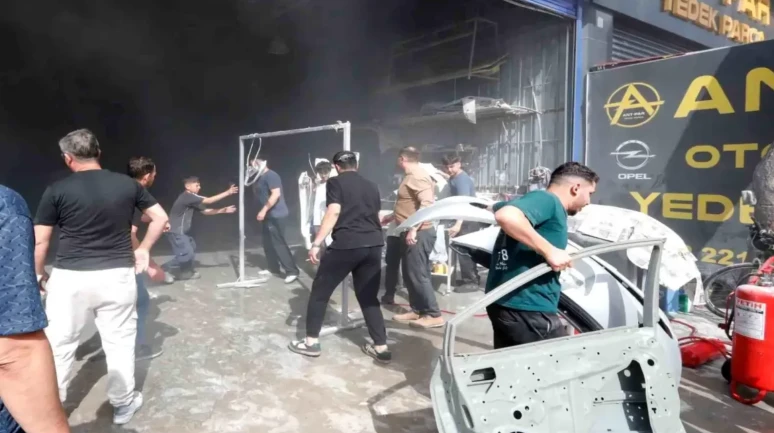 Antalya'da Bir Boya Atölyesinde Çıkan Yangın Kontrol Altına Alındı!