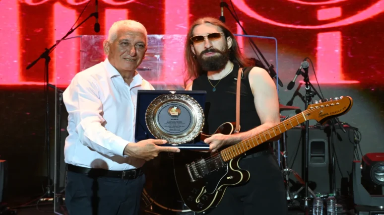 Emre Fel, Güzelyurt'ta Renkli Bir Geceye İmza Attı!