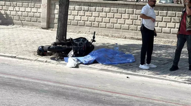 KONYA'DA MOTOSİKLET BİSİKLETLE ÇARPIŞTI 2 ÖLÜ