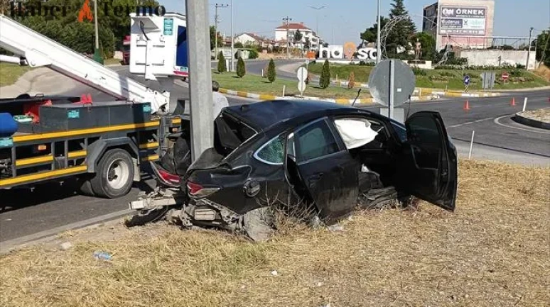 Edirne Havsa'da İlçe Girişindeki Kavşakta Araçlar Çarpıştı: 3 Yaralı