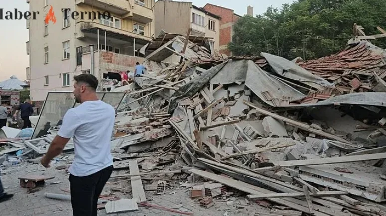 Balıkesir Sındırgı'da 6.1 Büyüklüğünde Deprem: 10 Bina Yıkıldı