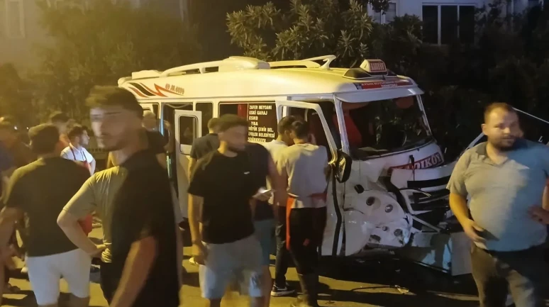 Aydın Efeler'de Kaza: 5 Yaralı, Polis Kulak Memesini Hastaneye Taşıdı