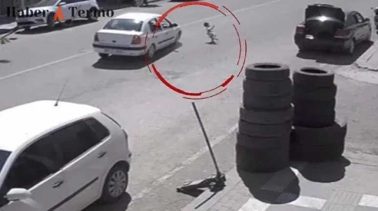 Şanlıurfa'da Dehşet Anları: Annesinden Kaçan Çocuğa Araba Çarptı!