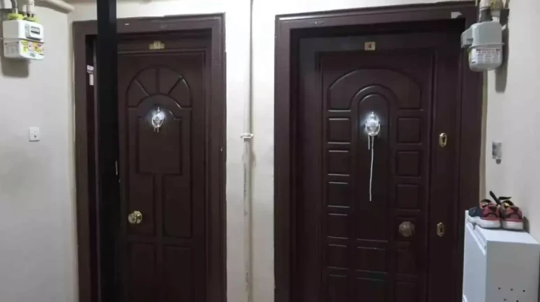 Apartman Kapısına Çöp Bırakanlara Ağır Ceza: 300 Bin TL'ye Kadar Para Cezası!