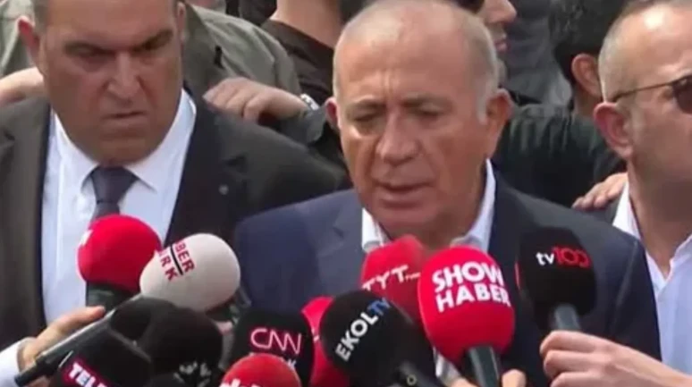 CHP İstanbul İl Başkanlığı'nda Gerilim: Gürsel Tekin'e Saldırı!