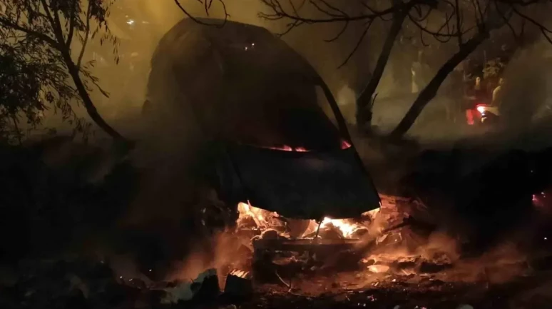 Kuşadası'nda D.T.'nin Hediye Otomobili Park Halinde Yandı
