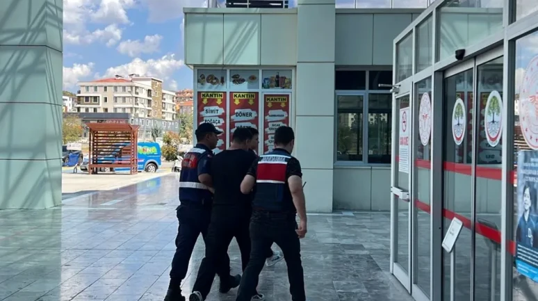 Burdur'da Şerit Değiştirme Kavgası Silahlı Saldırıya Döndü: 1 Ağır Yaralı, 1 Tutuklama!