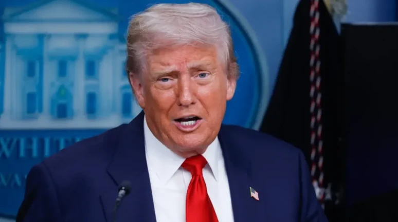 Trump'tan Venezuela'ya Sert Uyarı: "Tehlikeli Uçuş Yaparlarsa Düşürürüz"