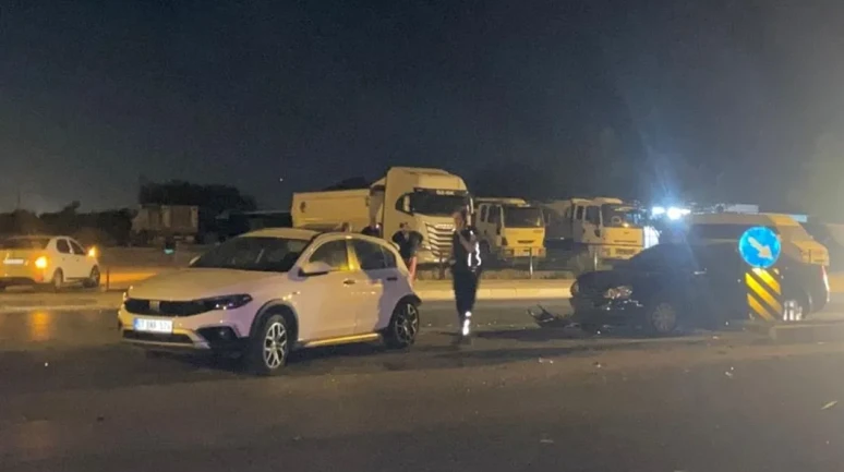 Antalya Serik'te Üç Araçlı Zincirleme Kaza: 5 Kişi Yaralandı!
