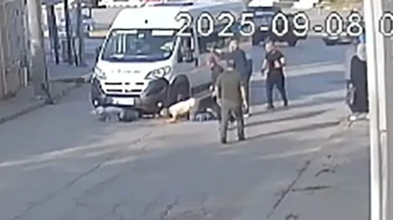 Tekirdağ'da İşçi Servisi Kazası: Anne ve 7 Yaşındaki Çocuk Araç Altında Kaldı!