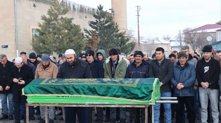 Kayseri'de Yürek Yakan Ölüm: Duş Sonrası Fenalaşan Genç Toprağa Verildi