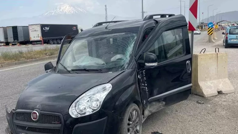 Ağrı Doğubayazıt'ta Trafik Kazası: 3 Kişi Yaralandı!